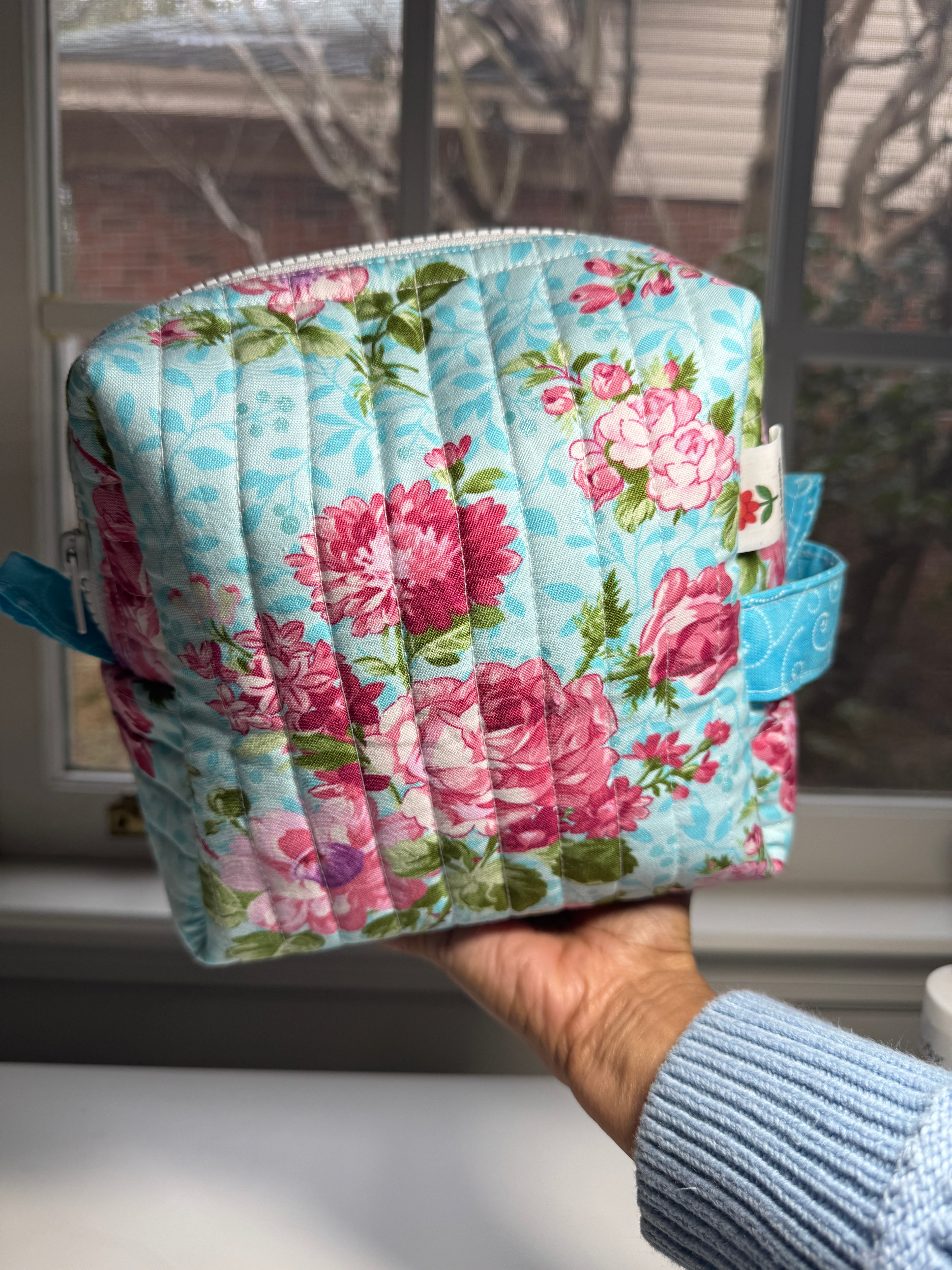Rose Whisper by Eleanor Burns cosmetic bag