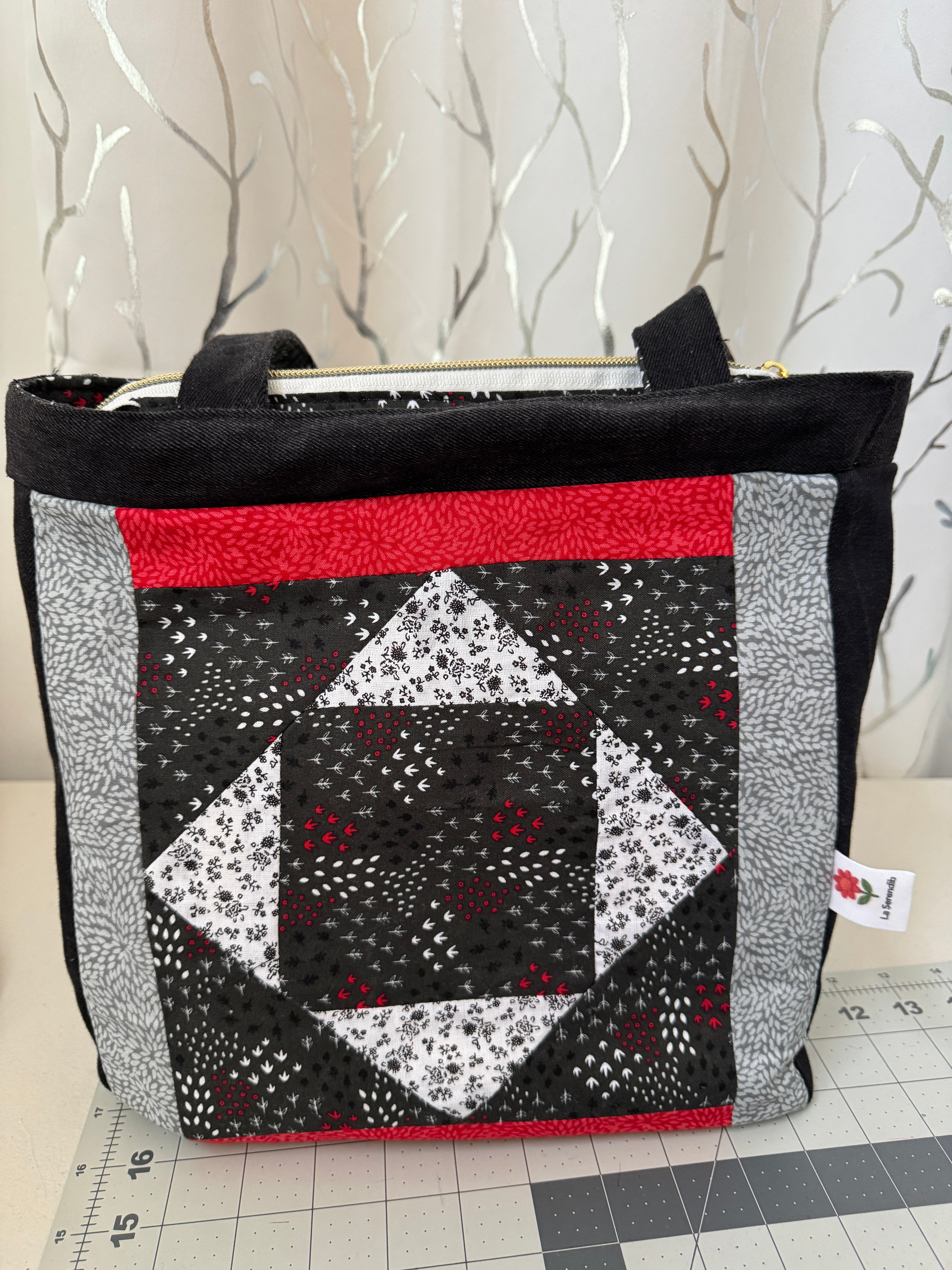 Hourglass patchwork tote bag